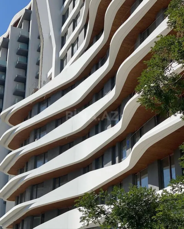 Satılır 5 otaqlı mənzil 220 m²