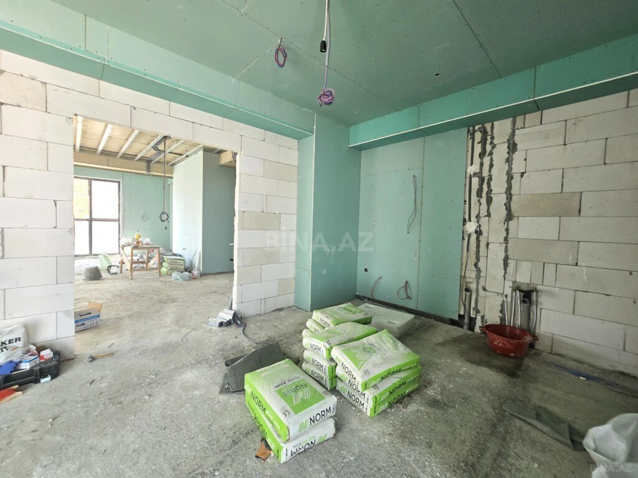 Satılır 5 otaqlı mənzil 220 m²