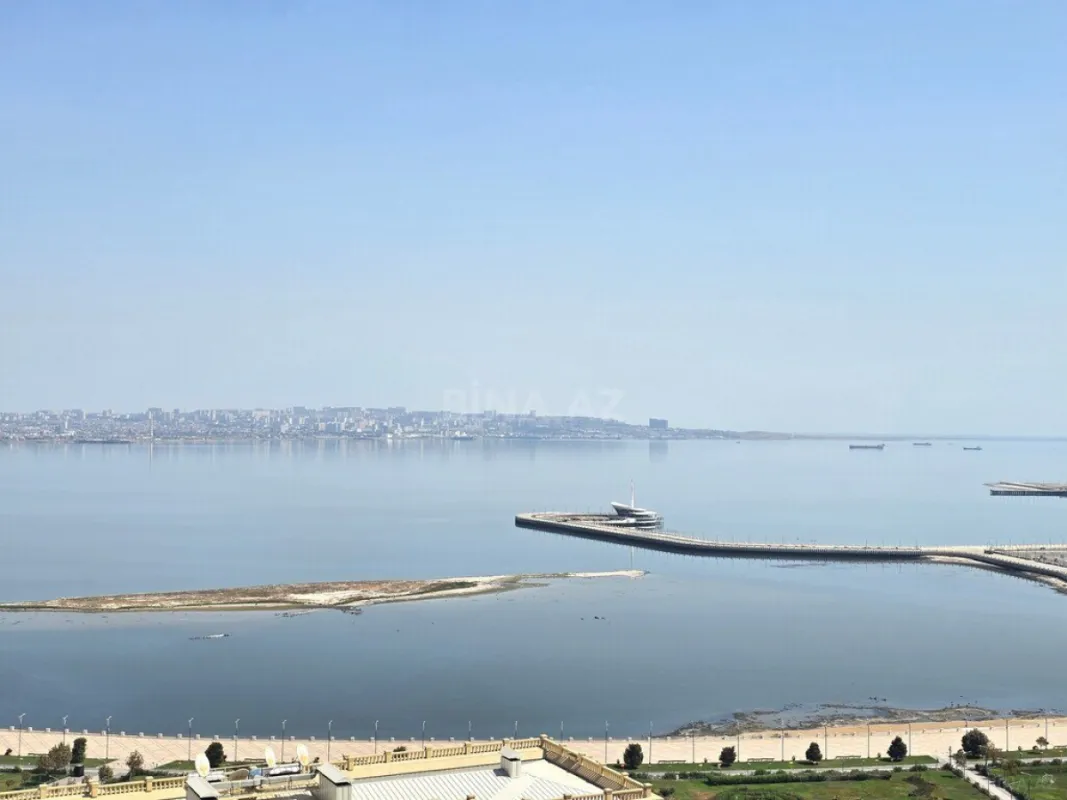 Satılır 5 otaqlı mənzil 220 m²