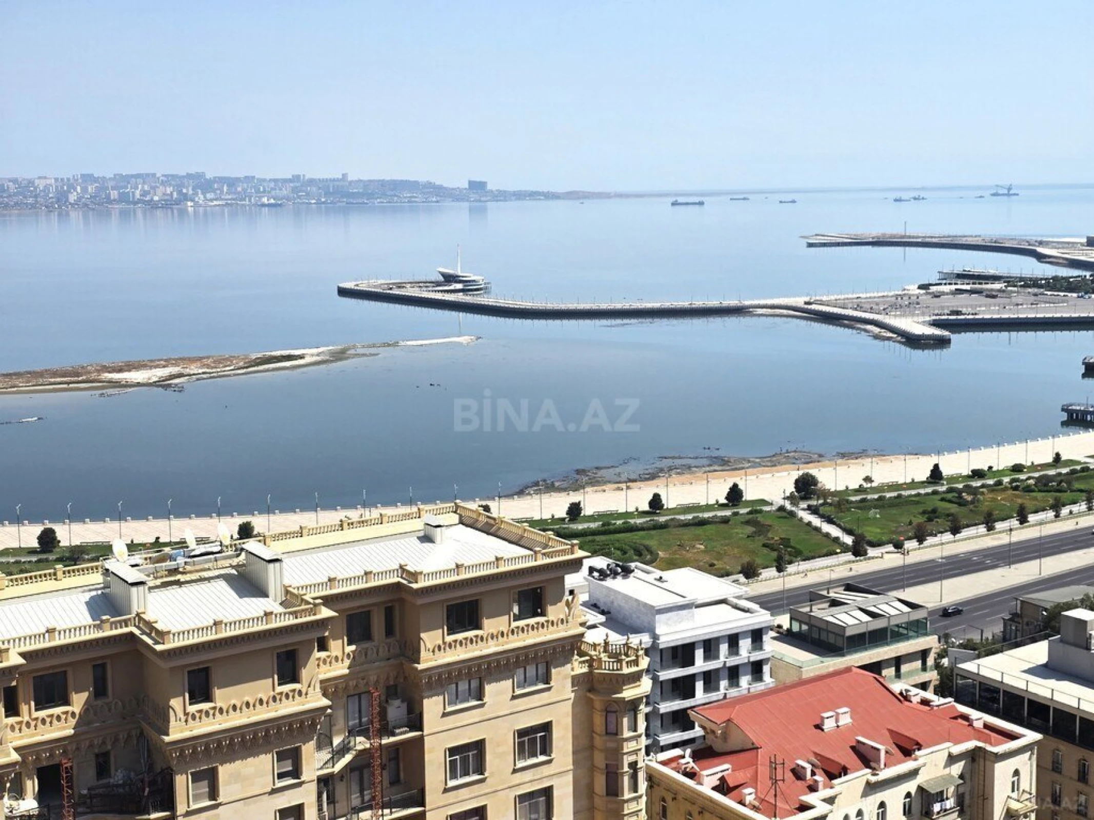 Satılır 5 otaqlı mənzil 220 m²