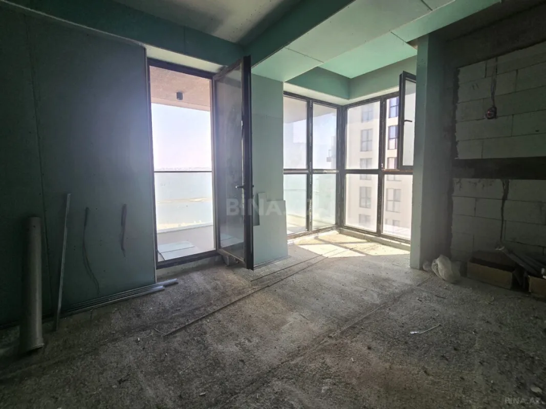 Satılır 5 otaqlı mənzil 220 m²