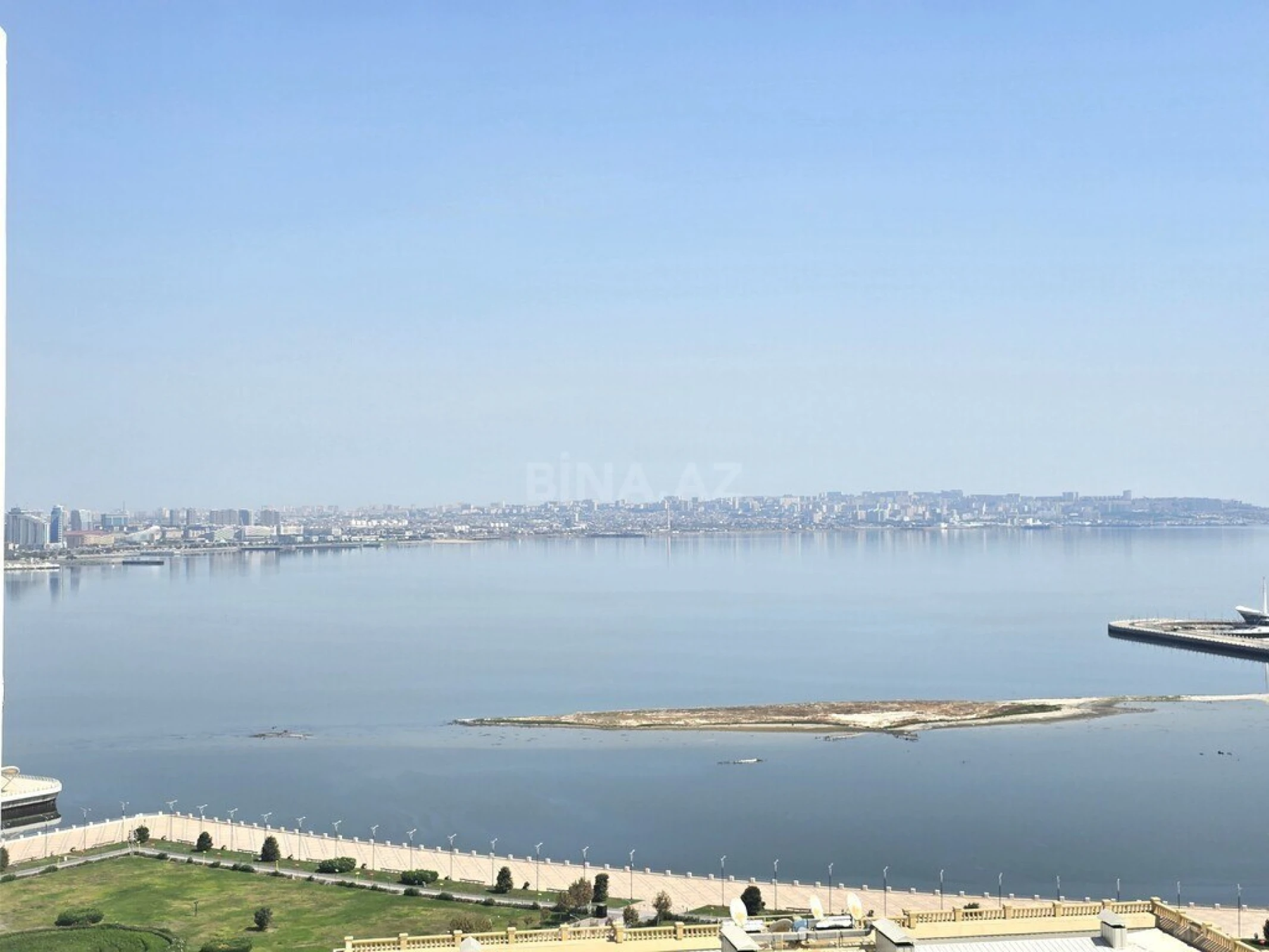 Satılır 5 otaqlı mənzil 220 m²