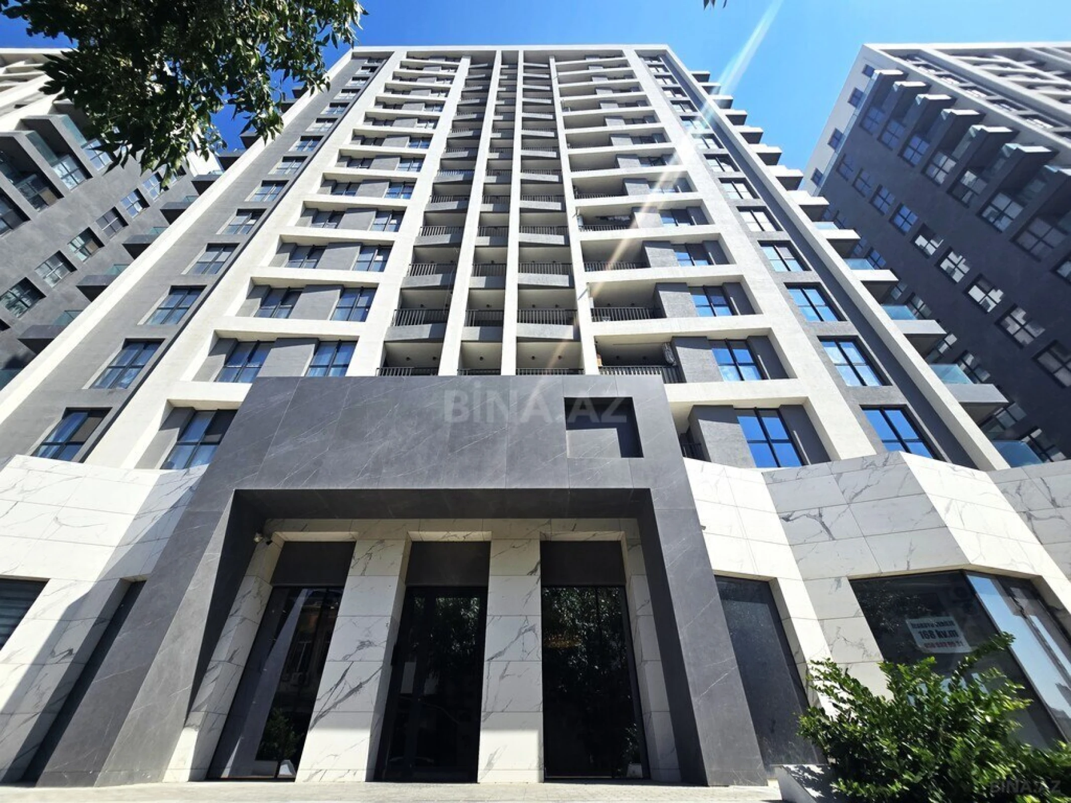 Satılır 5 otaqlı mənzil 220 m²