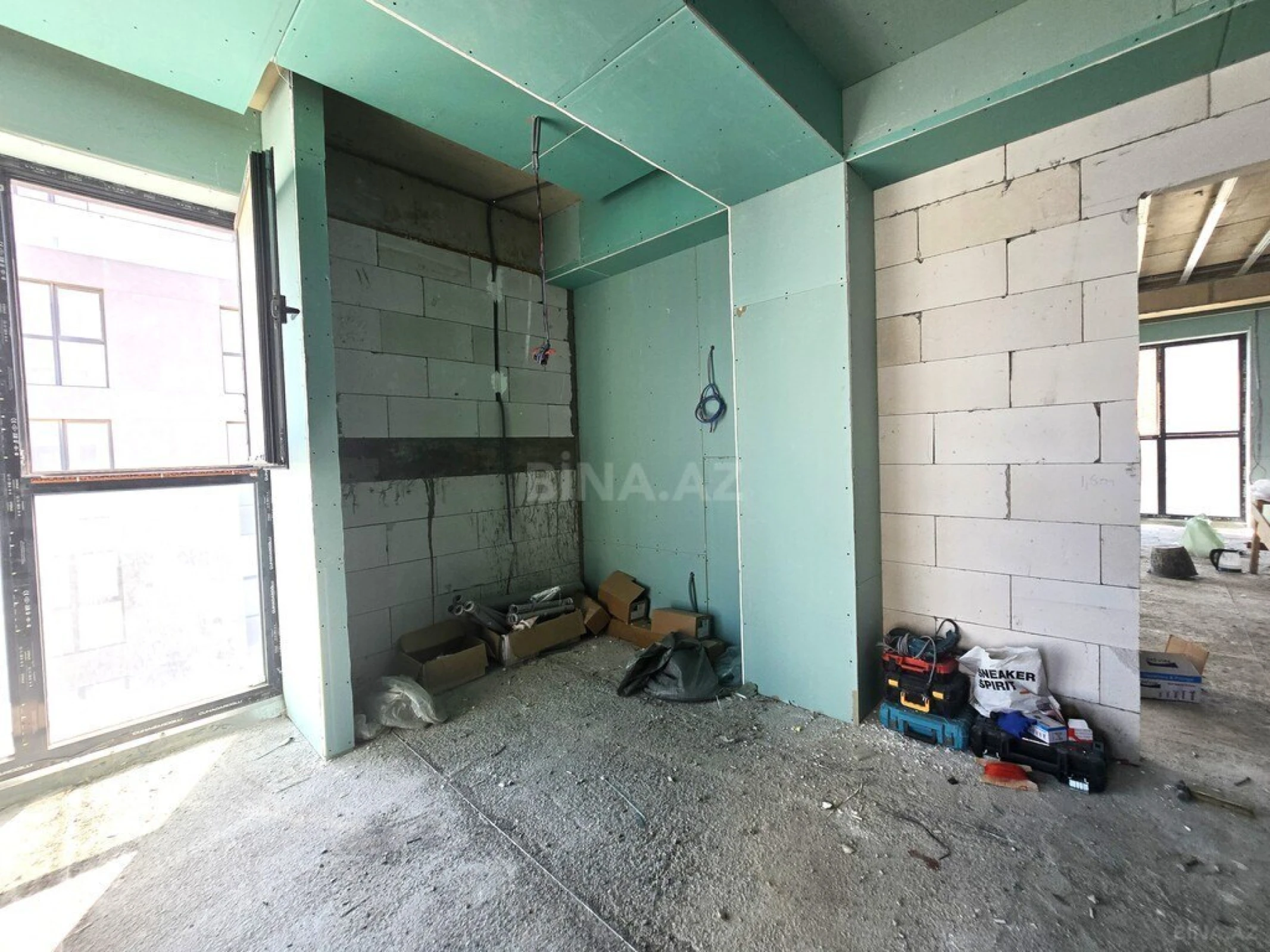 Satılır 5 otaqlı mənzil 220 m²