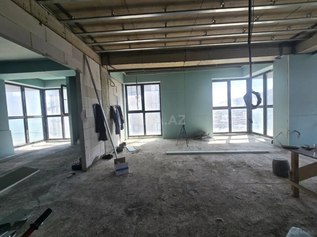 Satılır 5 otaqlı mənzil 220 m²
