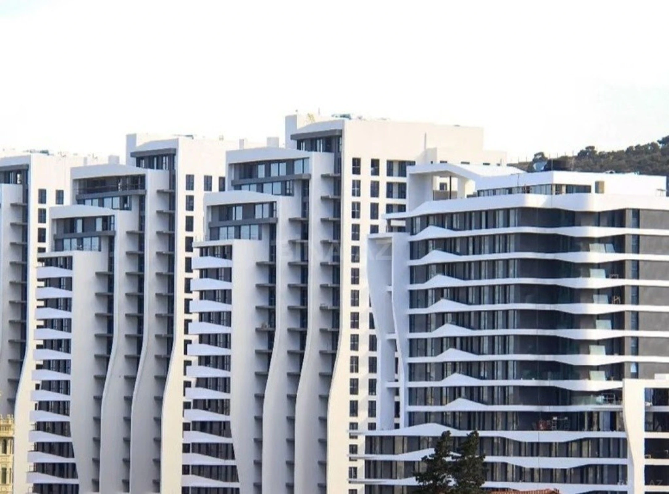 Satılır 5 otaqlı mənzil 220 m²