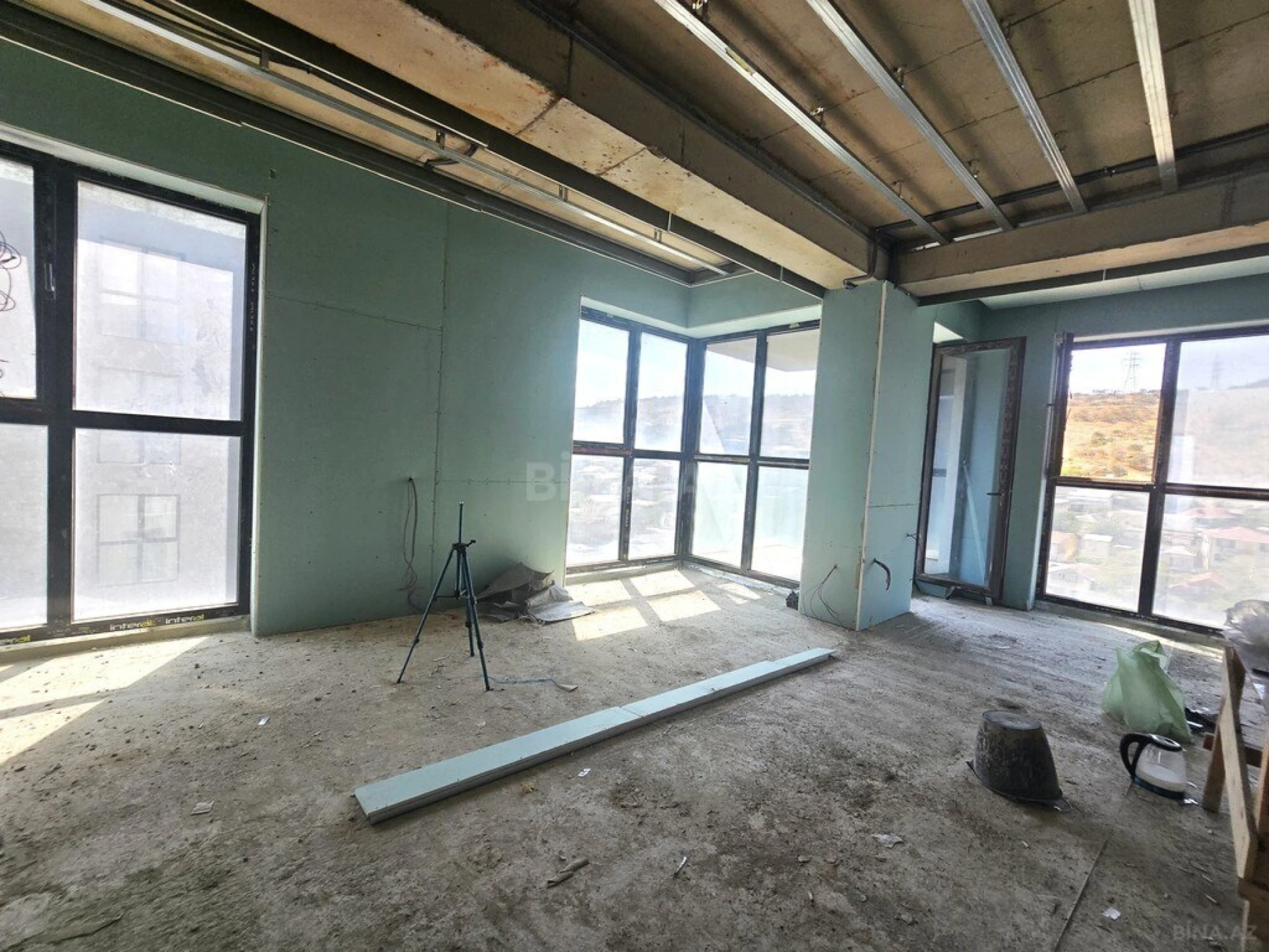 Satılır 5 otaqlı mənzil 220 m²