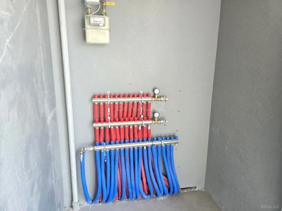 Satılır 5 otaqlı mənzil 220 m²