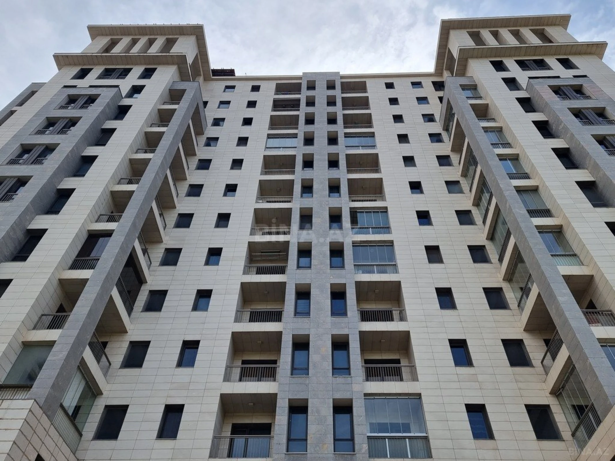 Satılır 4 otaqlı ofis 134 m²