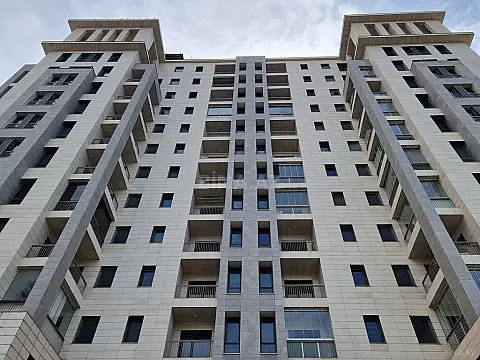 Satılır 4 otaqlı ofis 134 m²