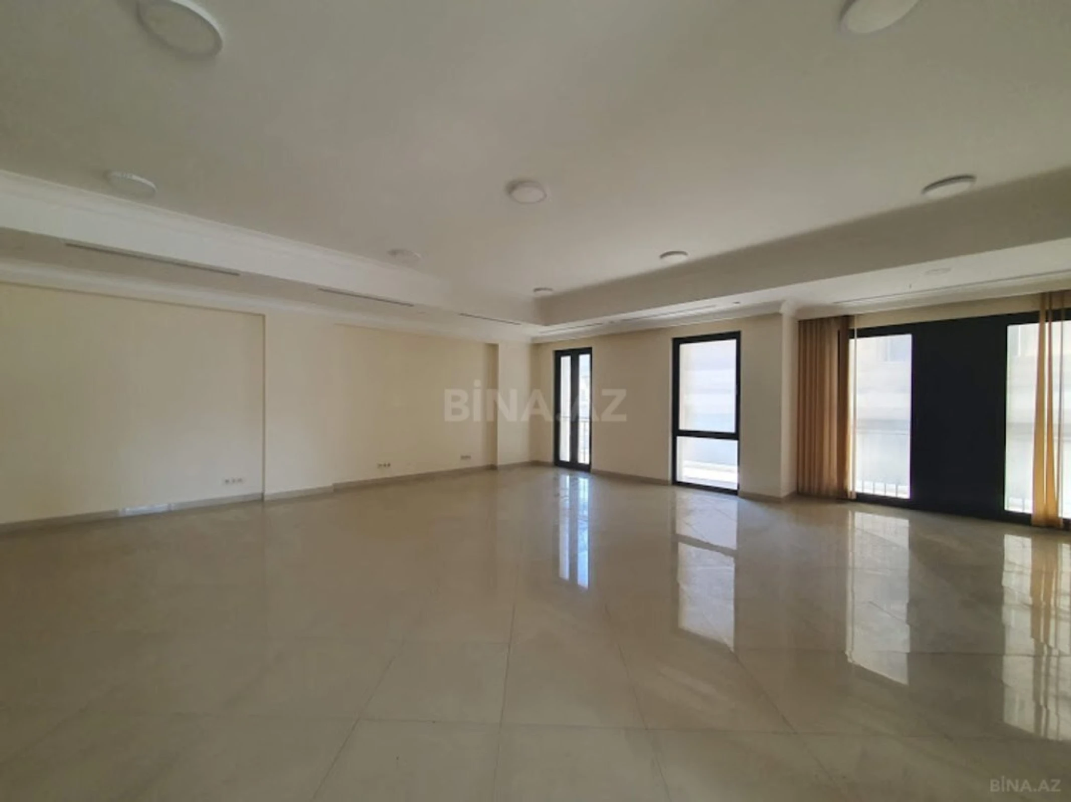 Satılır 4 otaqlı ofis 134 m²