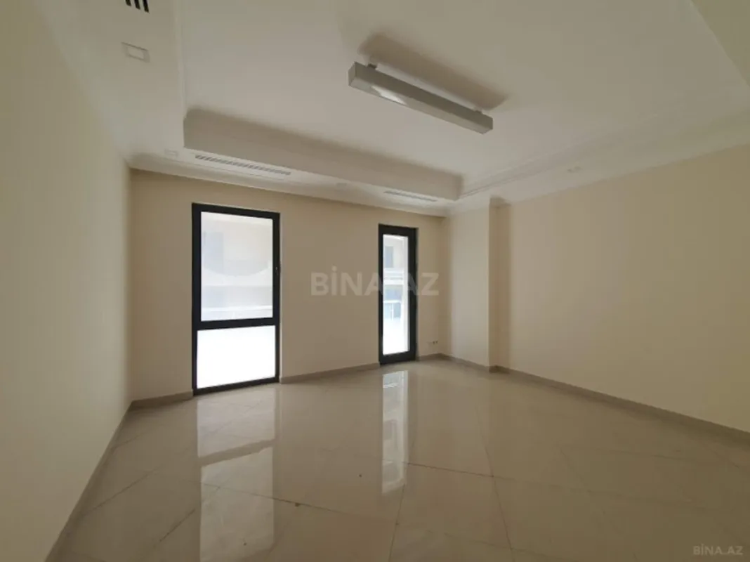 Satılır 4 otaqlı ofis 134 m²