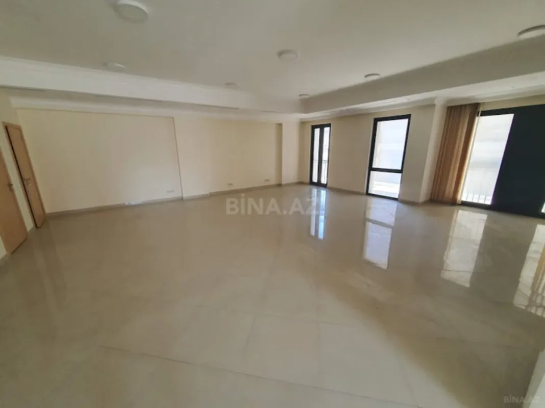 Satılır 4 otaqlı ofis 134 m²