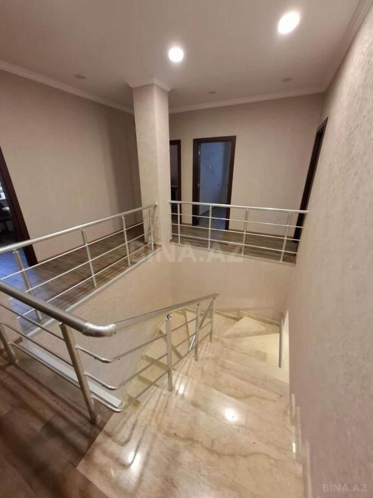 Satılır obyekt 380 m²