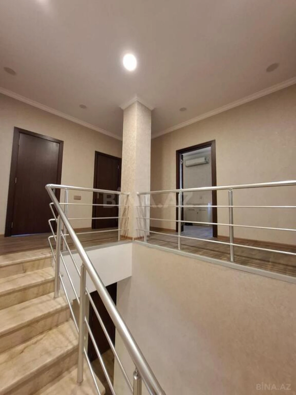 Satılır obyekt 380 m²