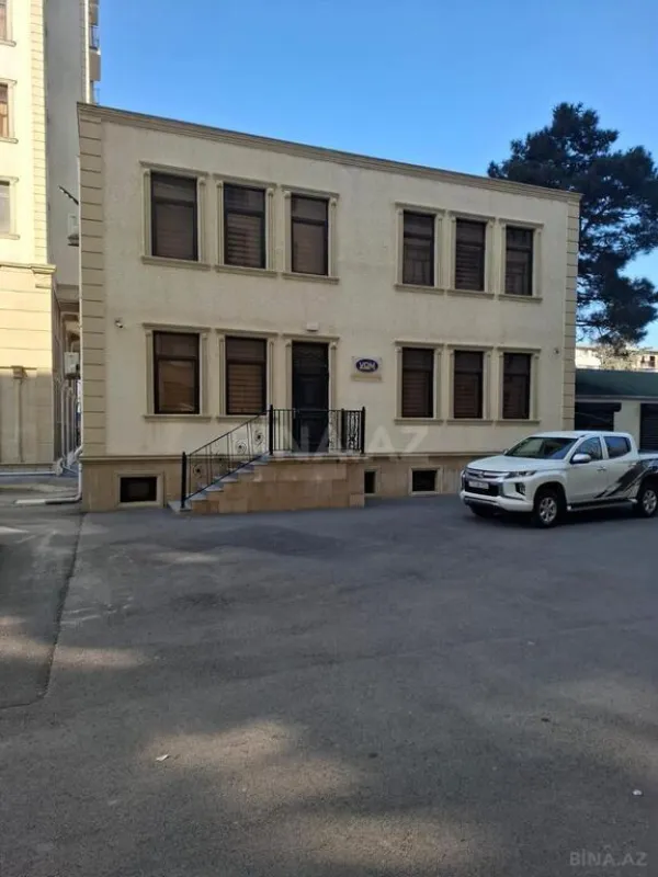 Satılır obyekt 380 m²