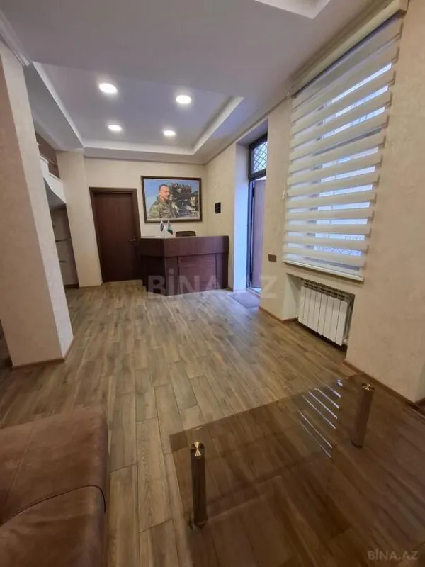 Satılır obyekt 380 m²