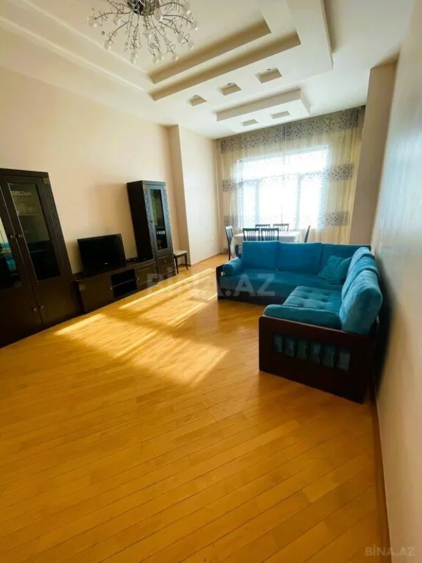 Satılır 3 otaqlı mənzil 135 m²