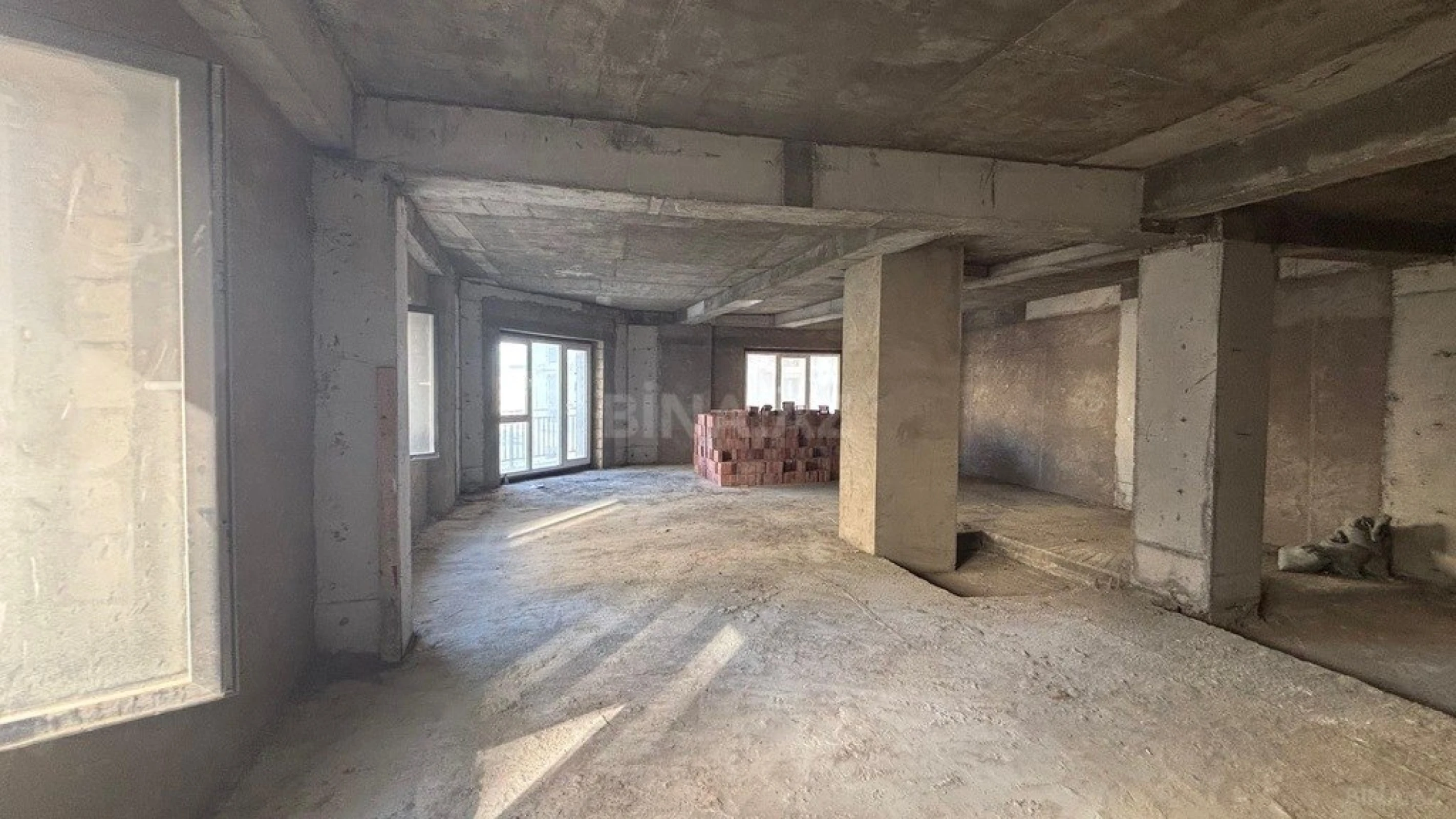 Satılır 3 otaqlı mənzil 118 m²