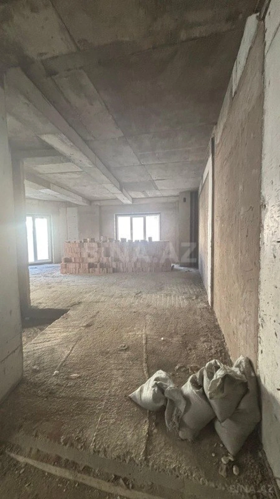 Satılır 3 otaqlı mənzil 118 m²