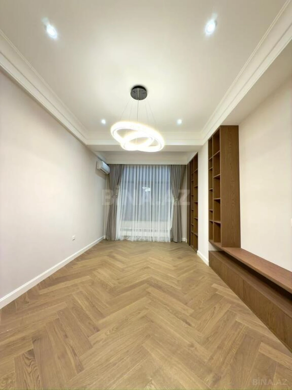 Satılır 3 otaqlı mənzil 134 m²