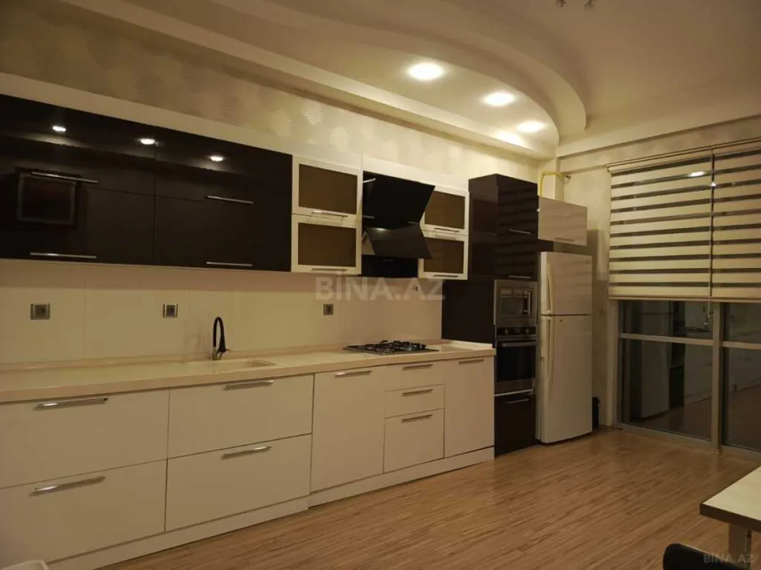 Kirayə verilir 4 otaqlı mənzil 230 m²
