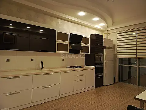 Kirayə verilir 4 otaqlı mənzil 230 m²