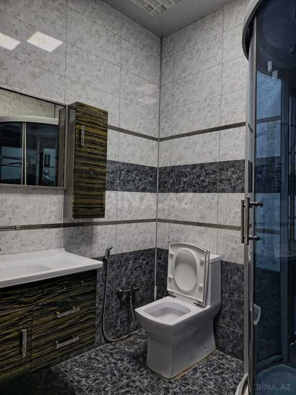 Kirayə verilir 4 otaqlı mənzil 230 m²