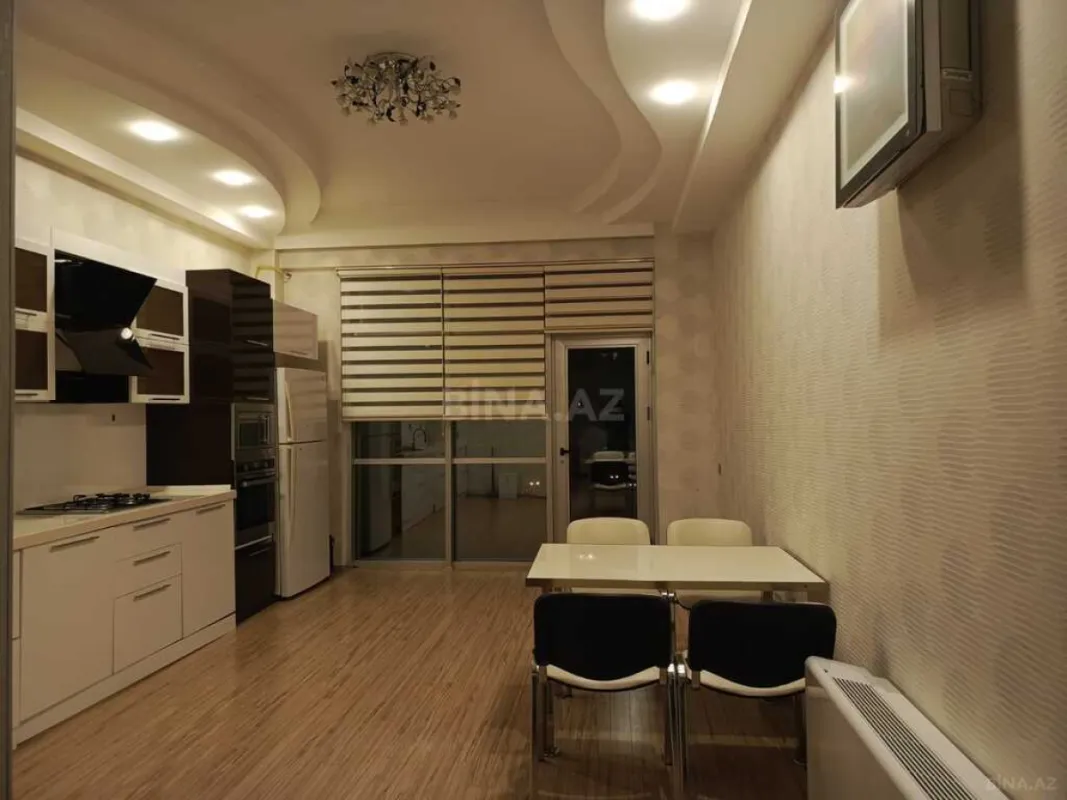 Kirayə verilir 4 otaqlı mənzil 230 m²