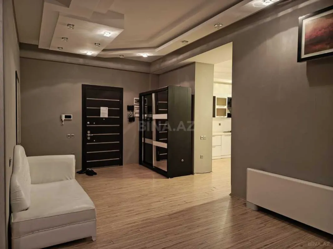 Kirayə verilir 4 otaqlı mənzil 230 m²