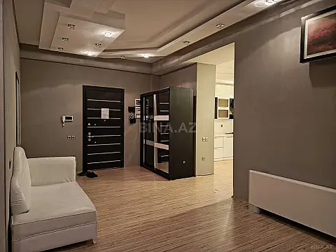 Kirayə verilir 4 otaqlı mənzil 230 m²