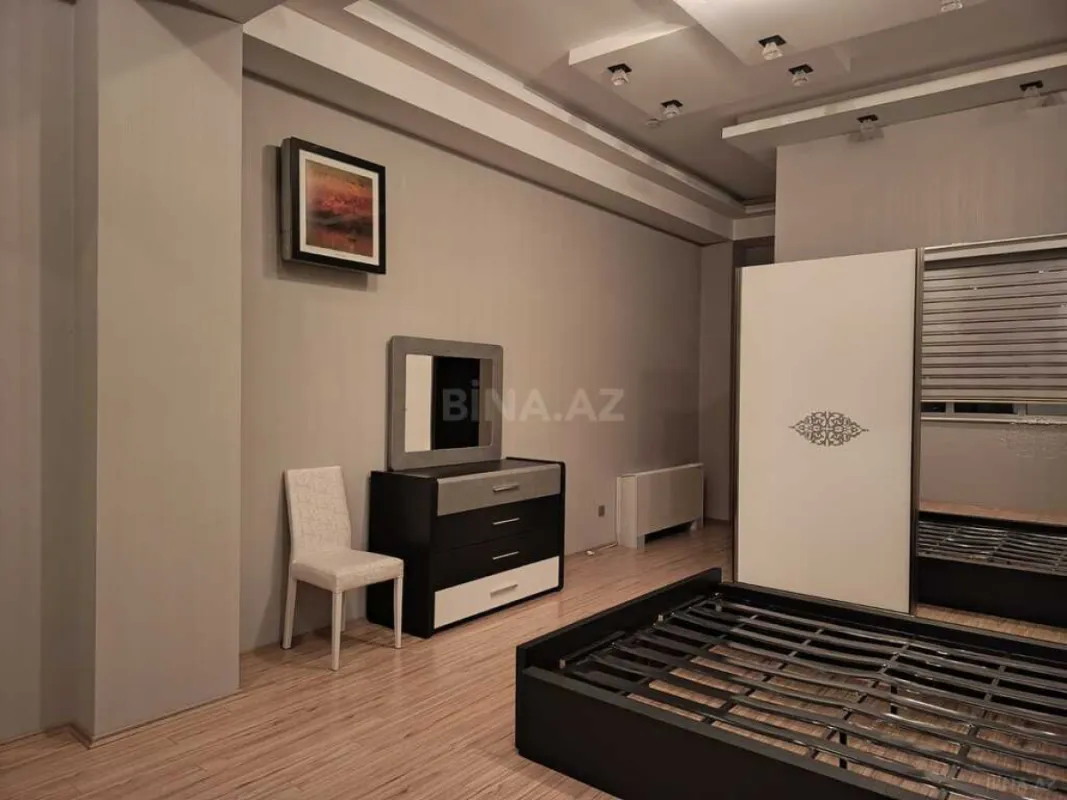 Kirayə verilir 4 otaqlı mənzil 230 m²