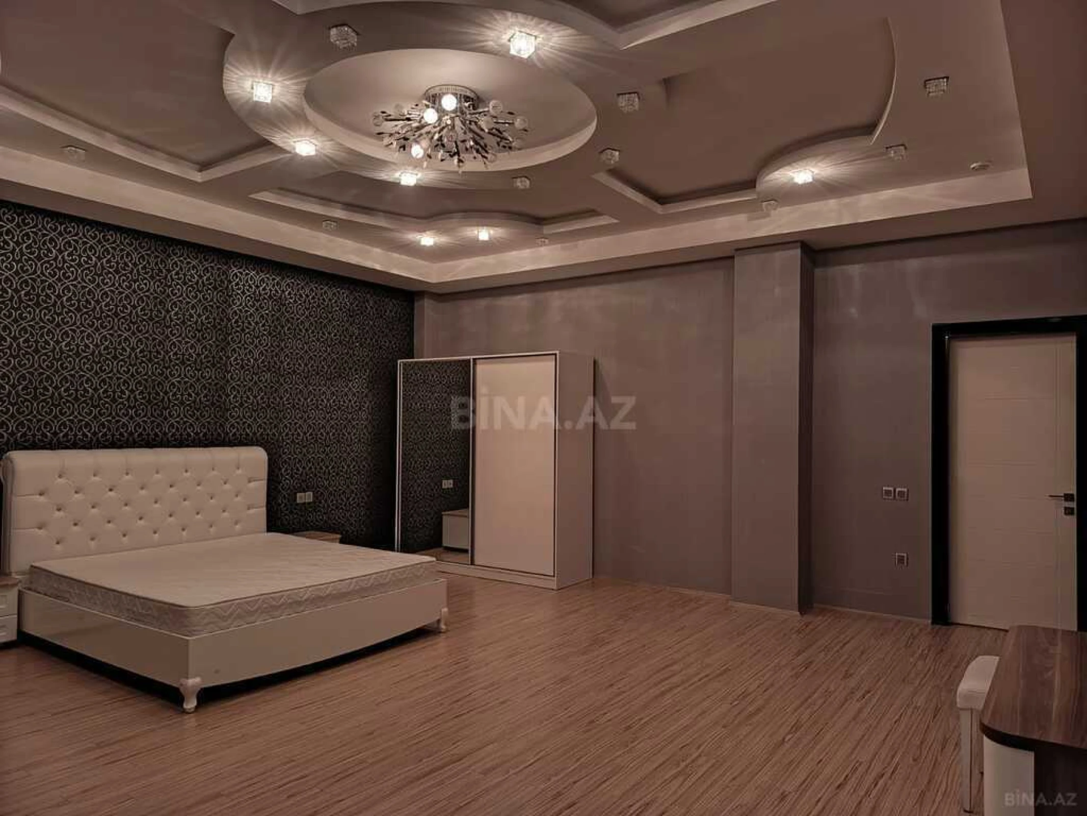 Kirayə verilir 4 otaqlı mənzil 230 m²
