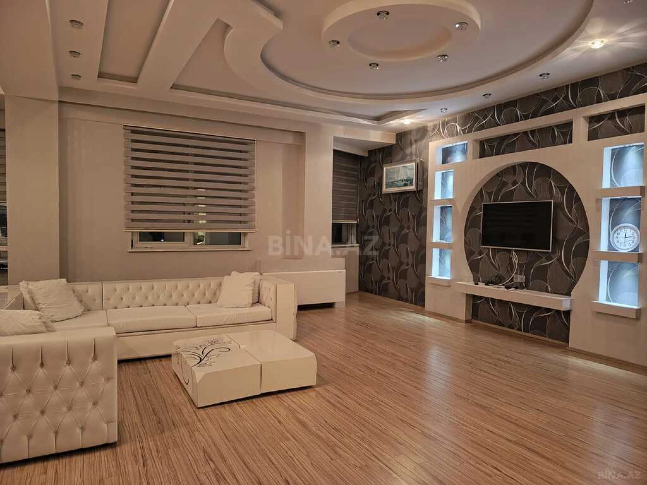 Kirayə verilir 4 otaqlı mənzil 230 m²