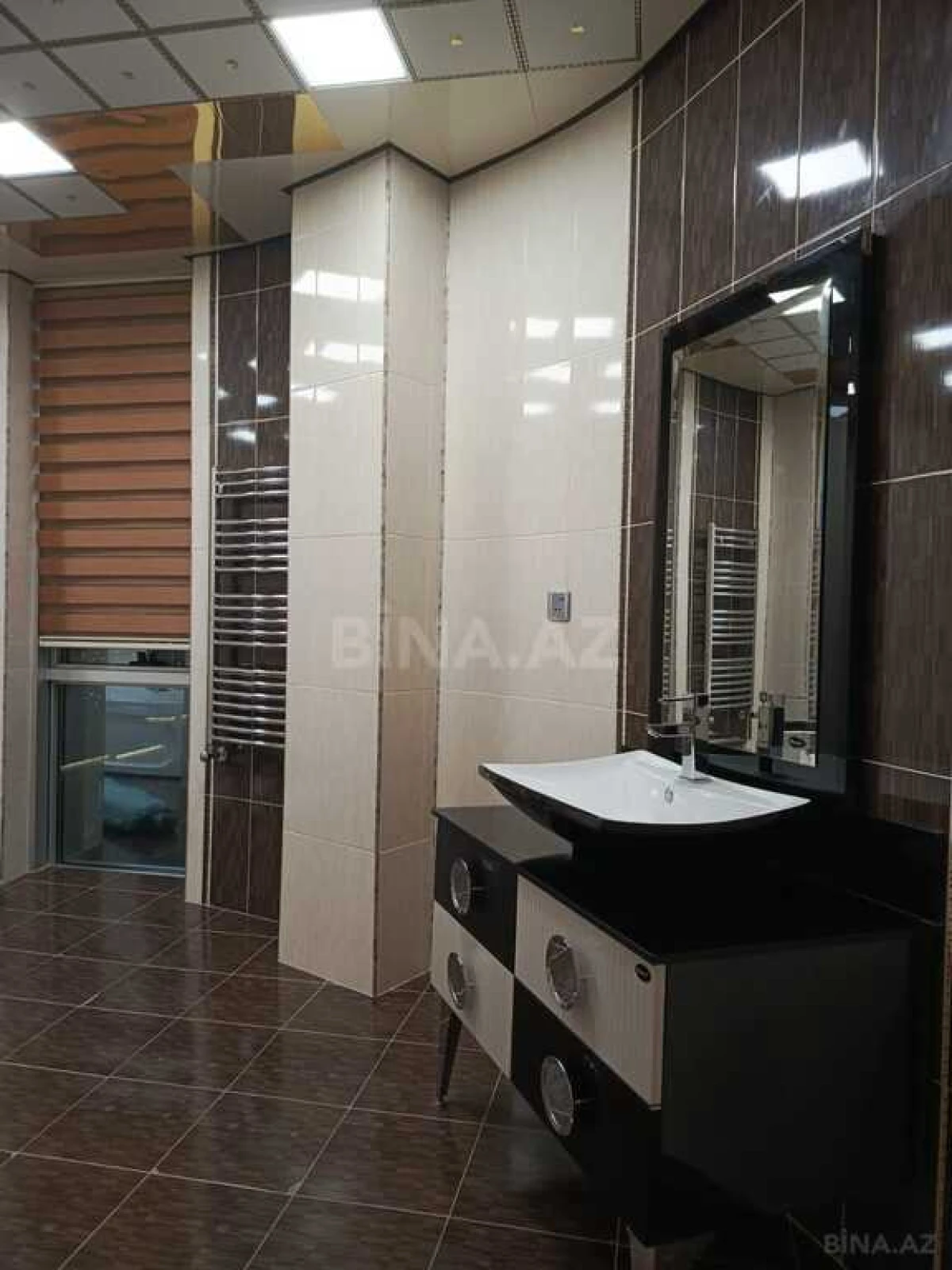 Kirayə verilir 4 otaqlı mənzil 230 m²
