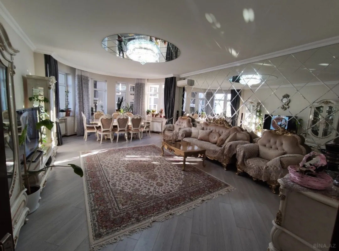 Satılır 3 otaqlı mənzil 170 m²