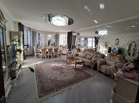 Satılır 3 otaqlı mənzil 170 m²