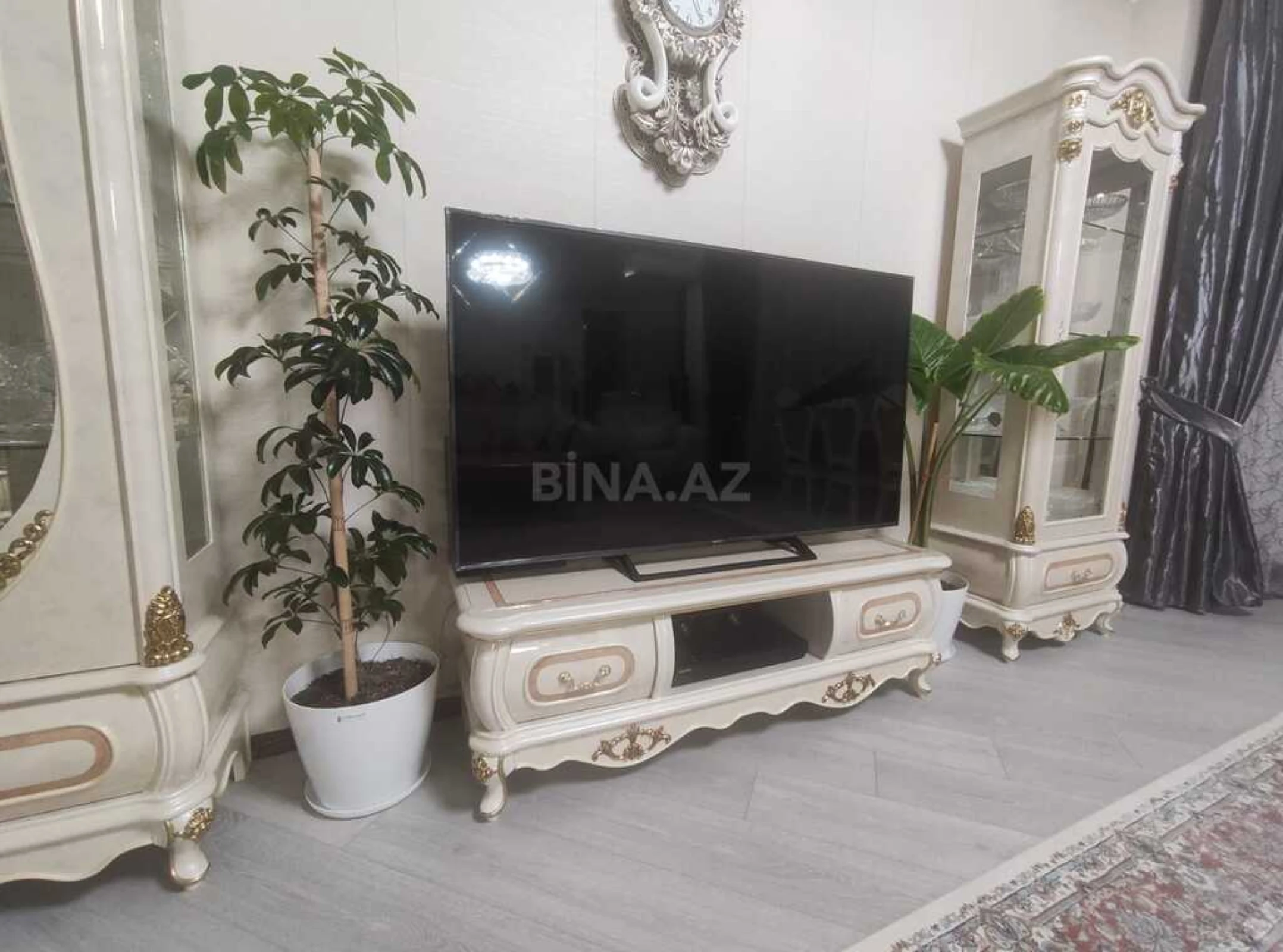 Satılır 3 otaqlı mənzil 170 m²