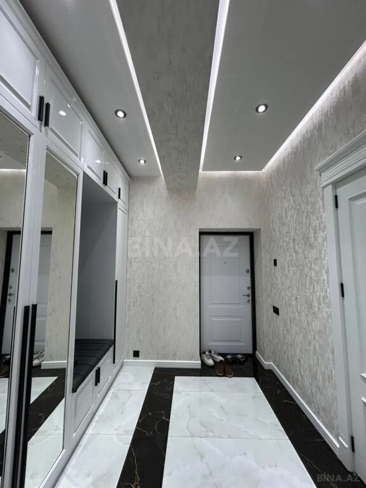 Satılır 3 otaqlı mənzil 103 m²