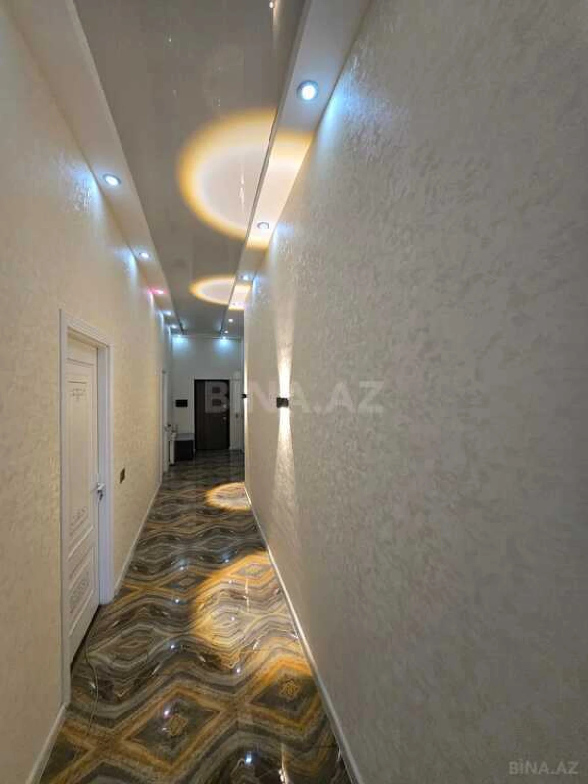 Satılır 4 otaqlı mənzil 165 m²