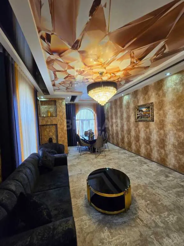 Satılır 4 otaqlı mənzil 165 m²
