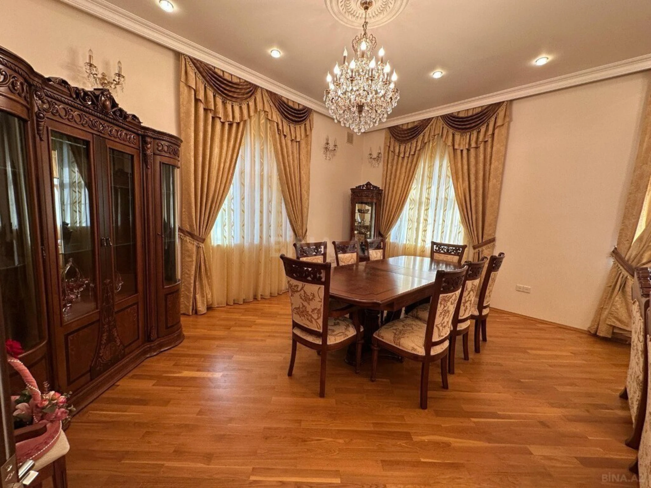 Satılır 7 otaqlı həyət evi 650 m²