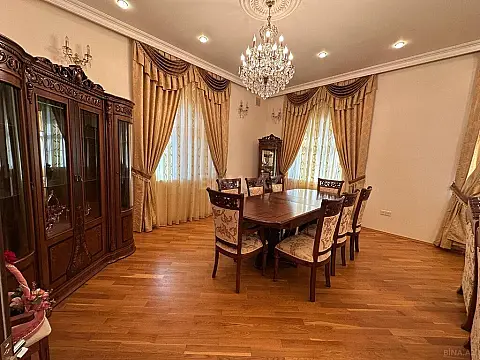 Satılır 7 otaqlı həyət evi 650 m²