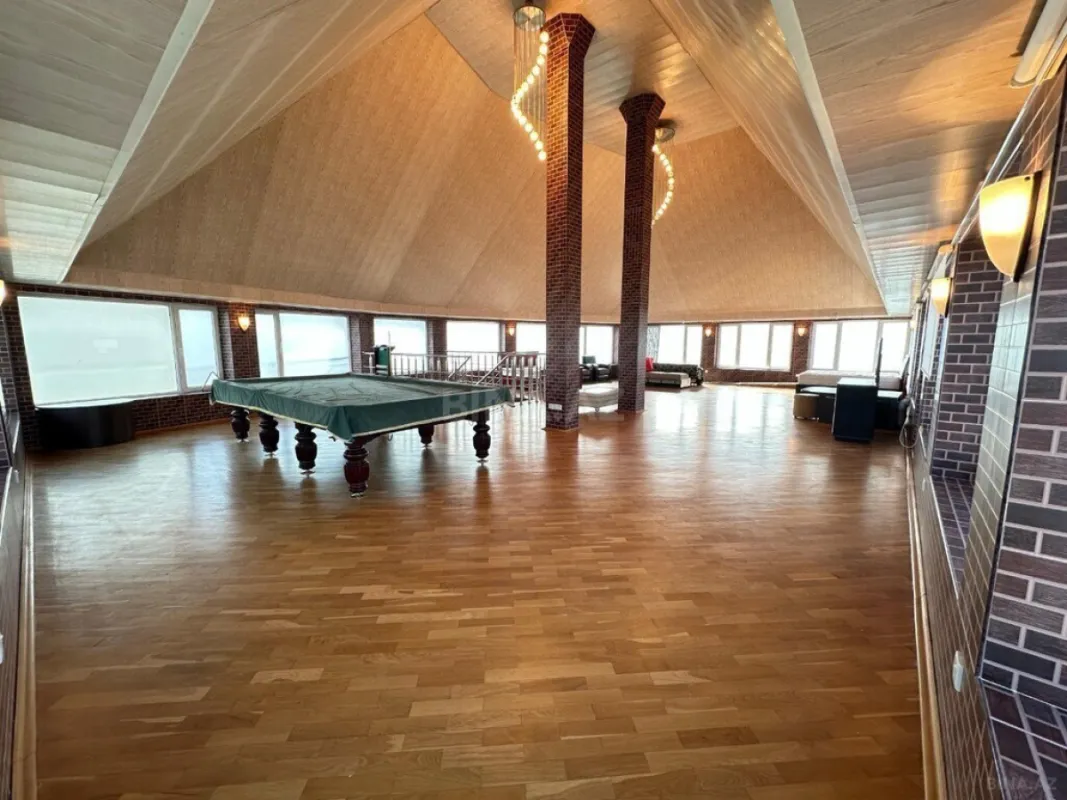 Satılır 7 otaqlı həyət evi 650 m²