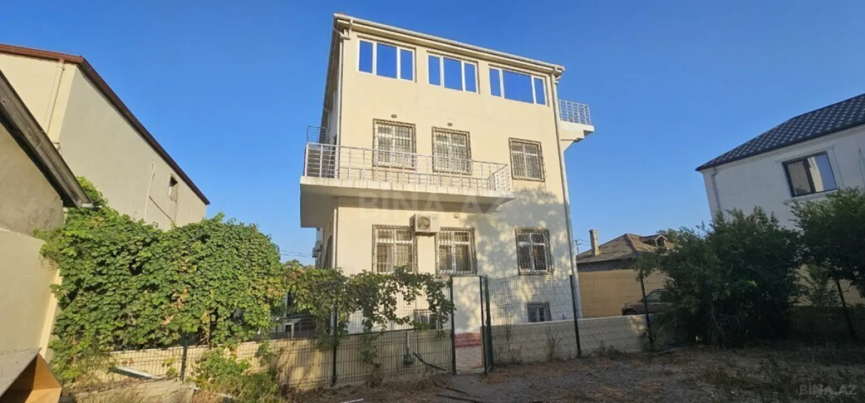 Satılır 7 otaqlı həyət evi 650 m²