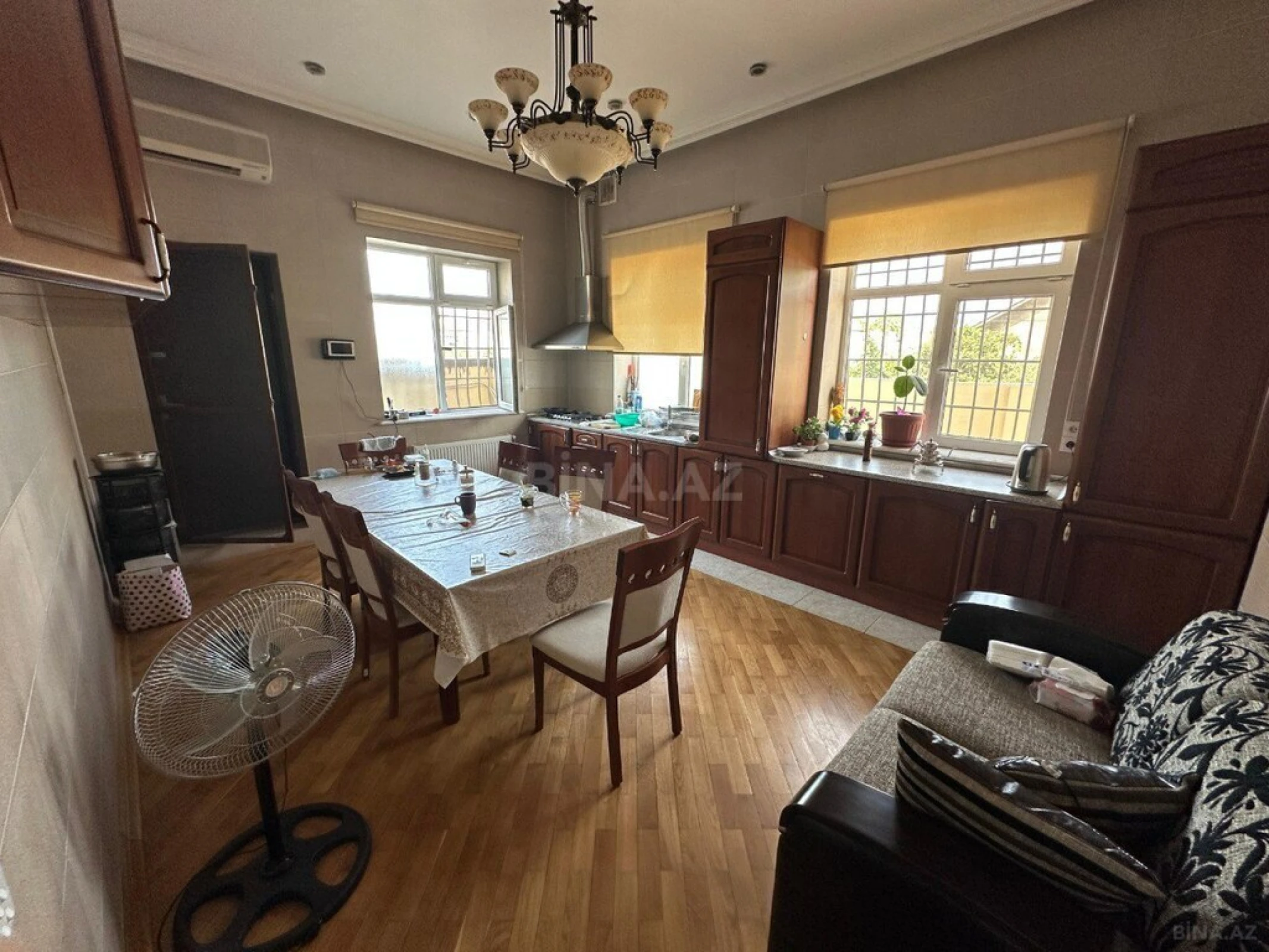 Satılır 7 otaqlı həyət evi 650 m²