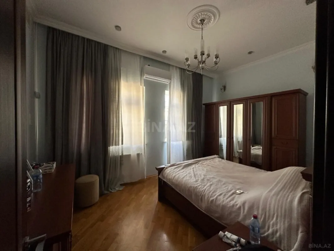 Satılır 7 otaqlı həyət evi 650 m²