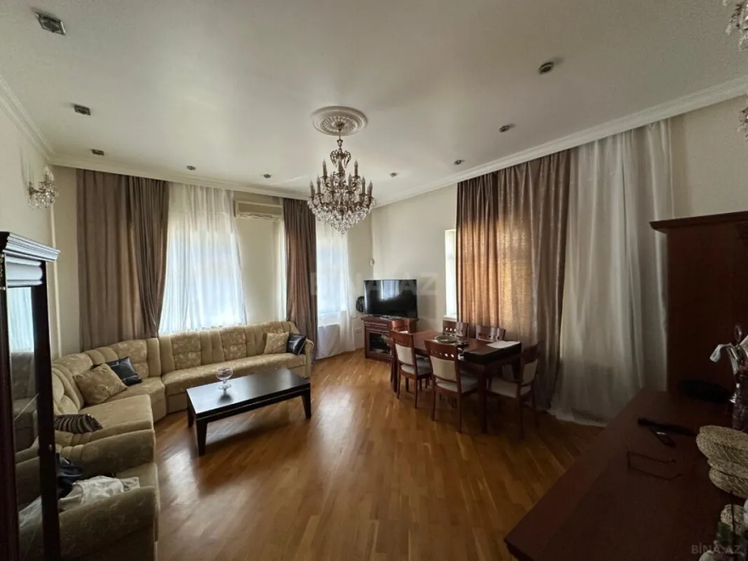 Satılır 7 otaqlı həyət evi 650 m²