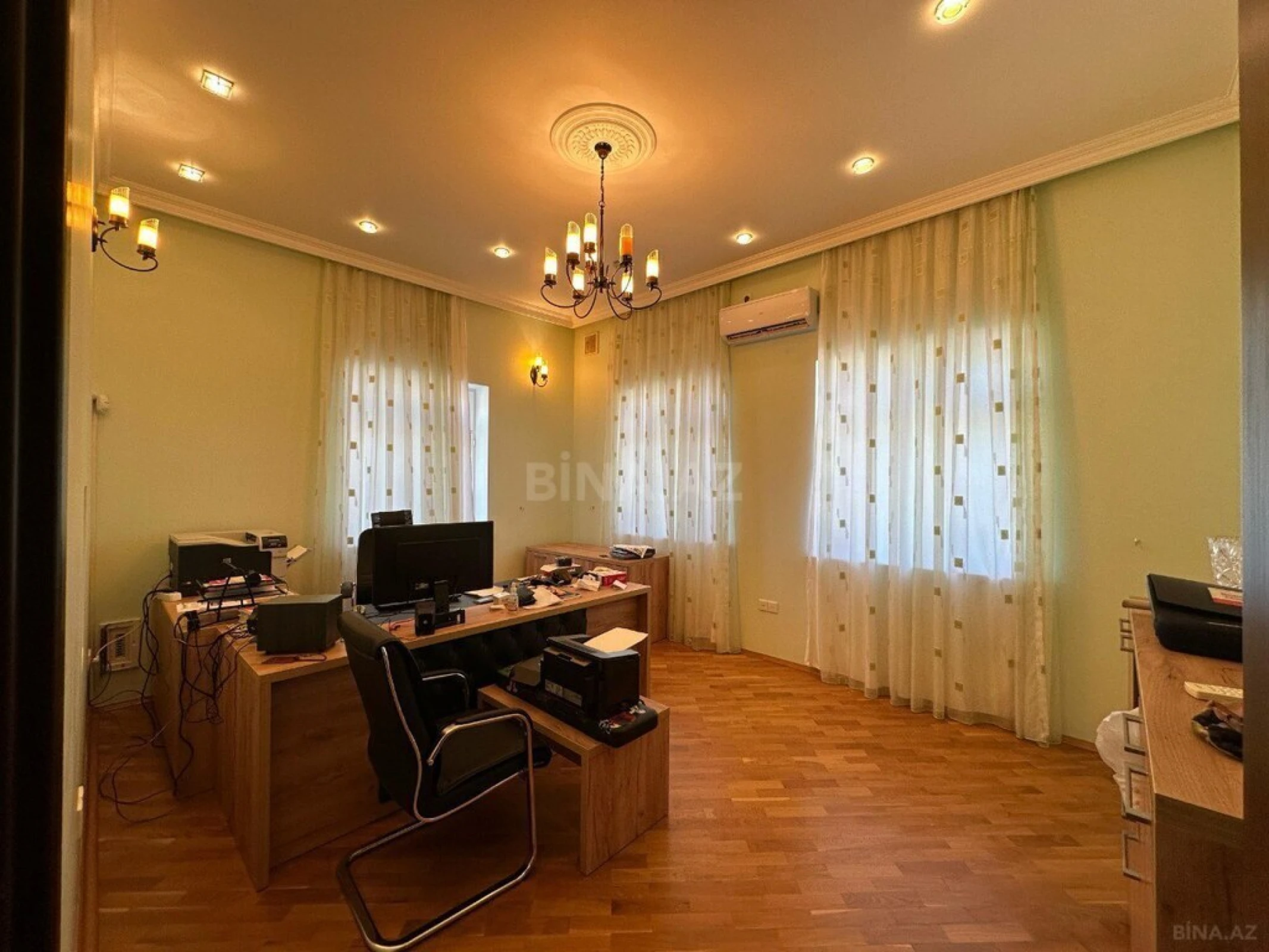 Satılır 7 otaqlı həyət evi 650 m²