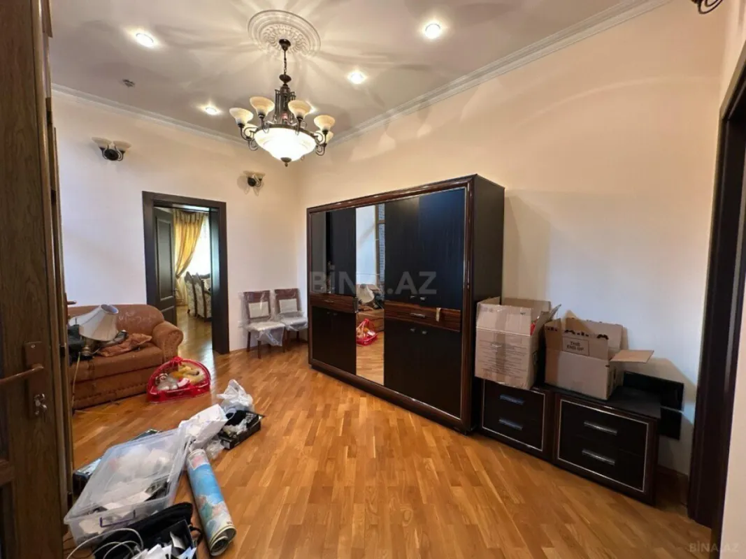 Satılır 7 otaqlı həyət evi 650 m²